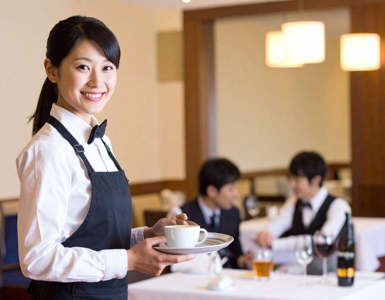 Firefly_亚洲餐飲接待員 435427.jpg